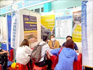 台湾労務：yes123求職のネットの調査「新卒者の就職活動にかかる期間は平均2.8ヶ月」