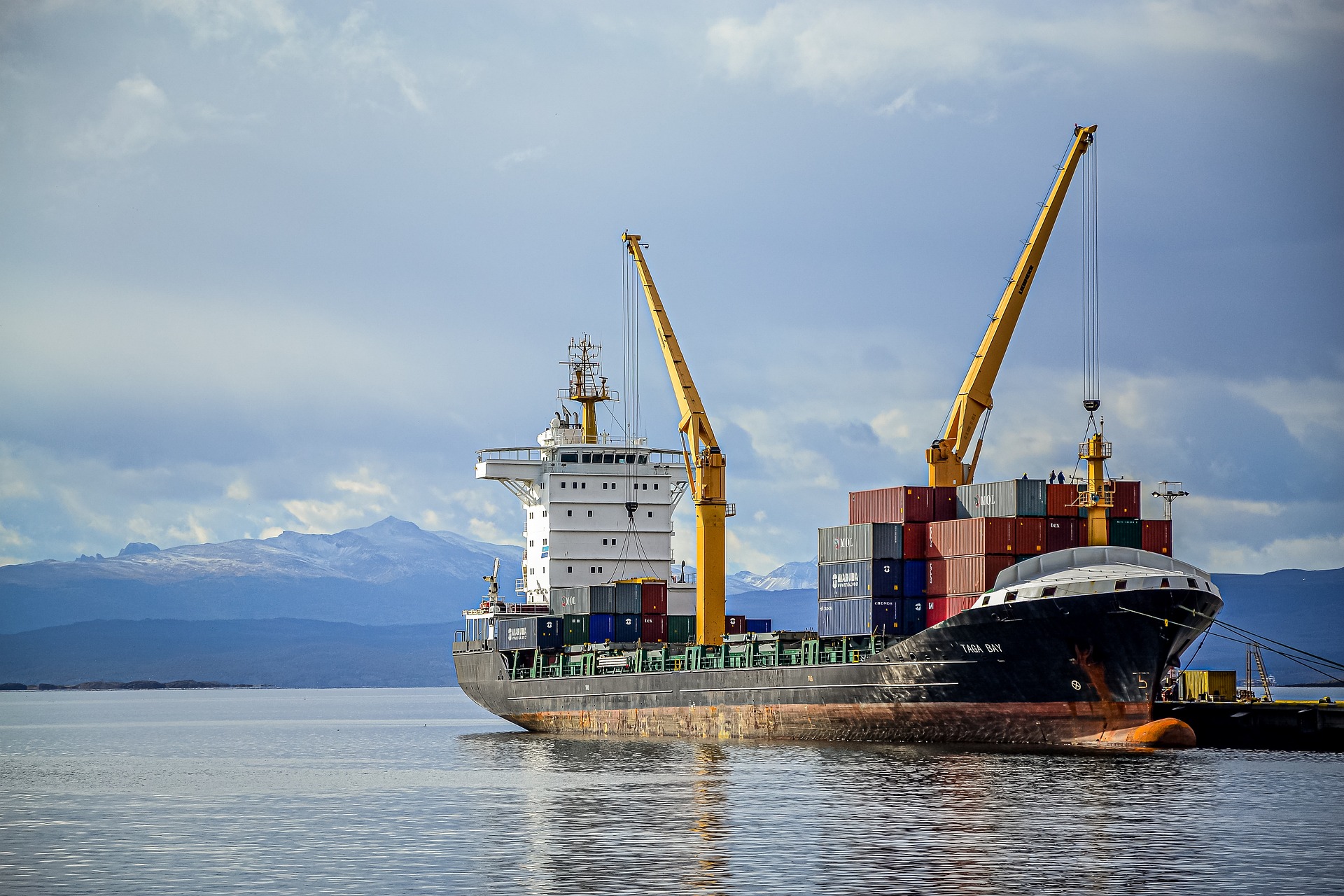 台湾経済:昨年の海運業の月給20万元越え